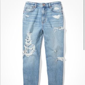 American Eagle Relaxed Mom jean
